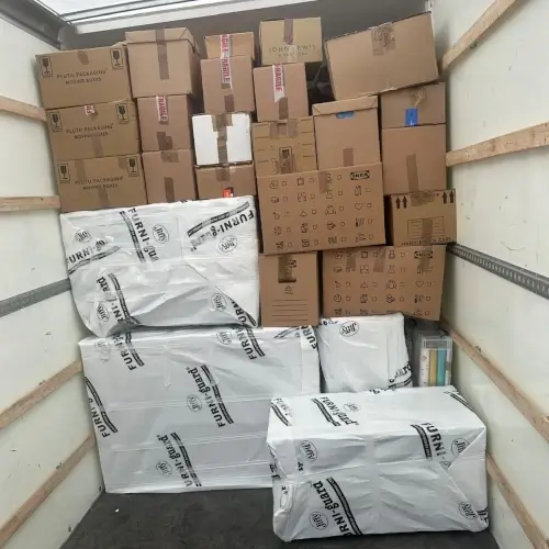 furniture wrapping in the removal van Safe office move